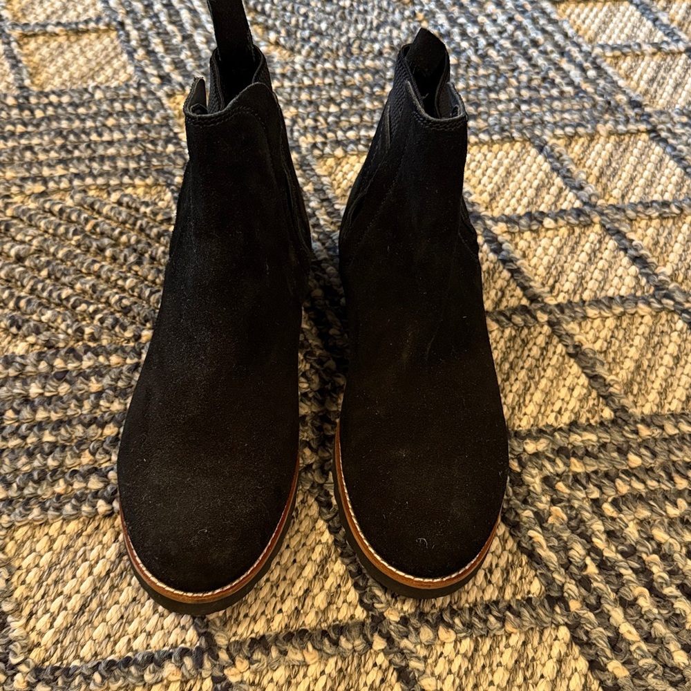 Blondo Waterproof Black Suede Boots size 6